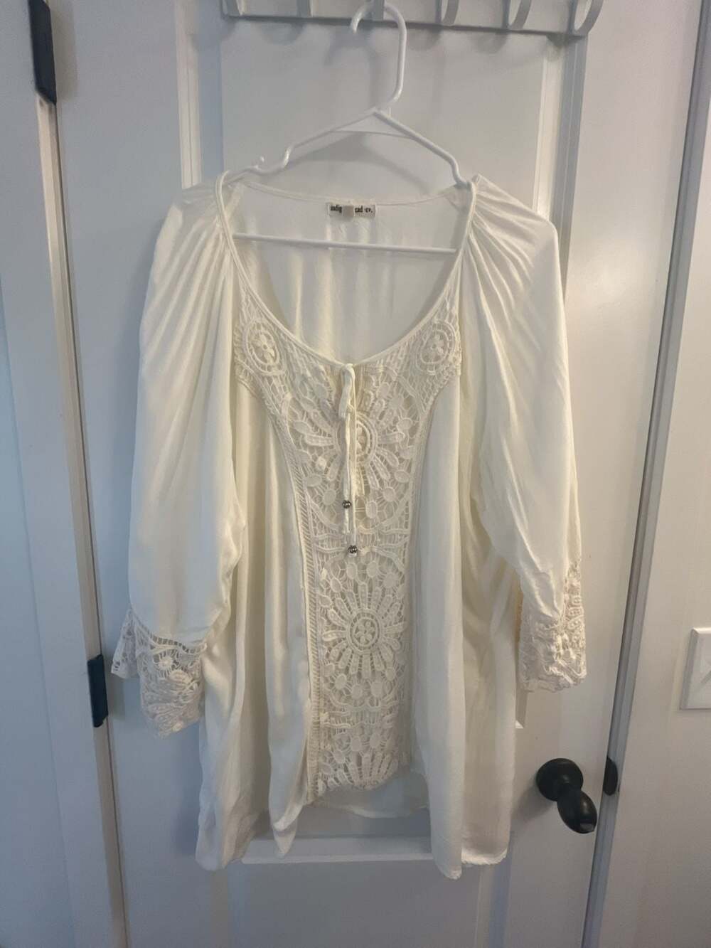 Indigo Thread Co. Ivory Lace Front Hi-Lo Peasant Blouse